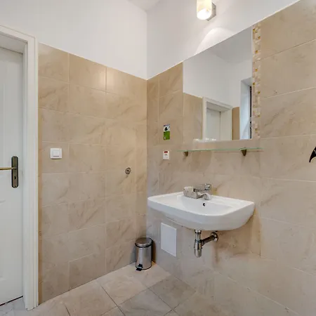 Garni Virgo Братислава