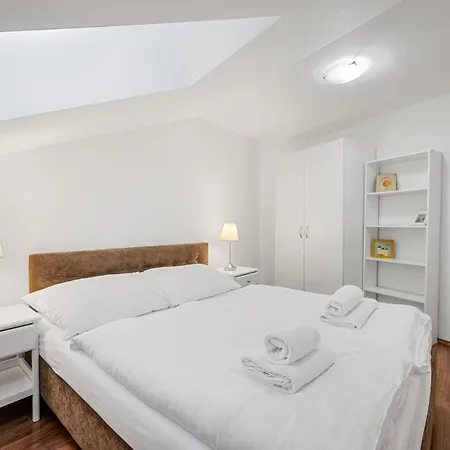 Hotell Garni Virgo 3*