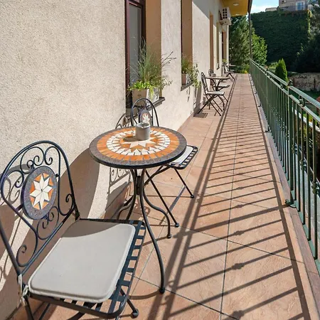 Garni Virgo 3* براتسيلافا