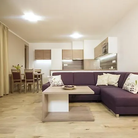 Garni Virgo Hotell 3*